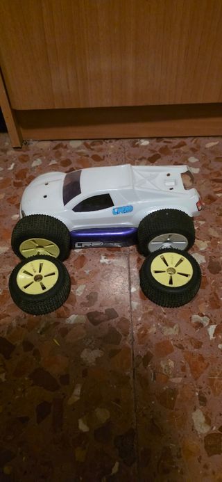Mini Inferno ST: Carrocería y 4 ruedas