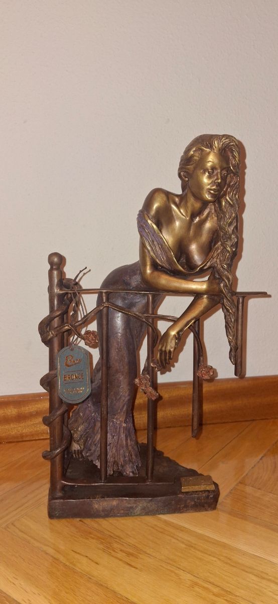 Escultura bronce mujer -  P.Bronce