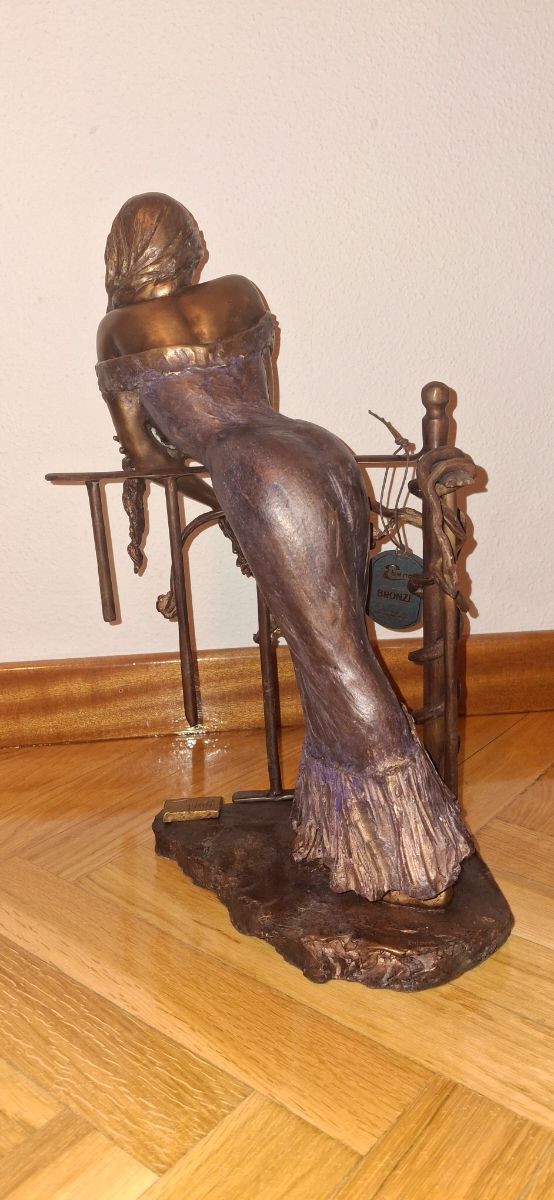 Escultura bronce mujer -  P.Bronce