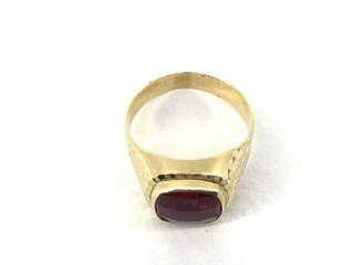 sello oro 18k con piedra con rubi