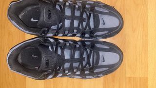 Zapatillas Nike negras y plateadas - 45
