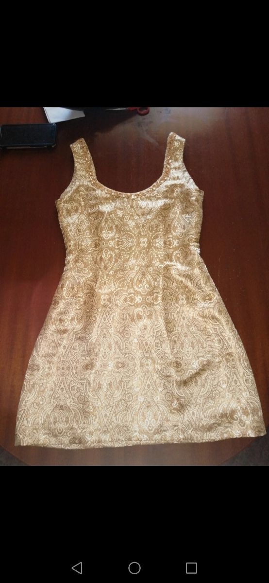 Vestido dorado mujer