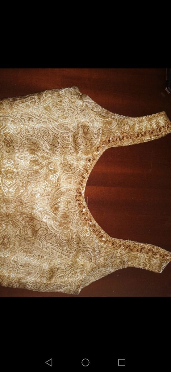 Vestido dorado mujer