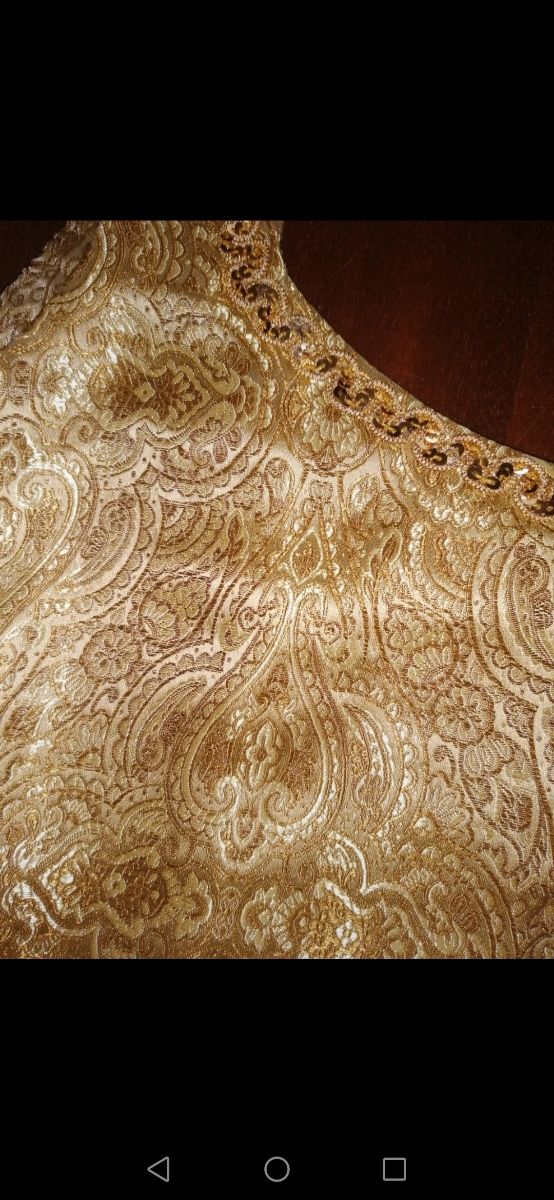 Vestido dorado mujer