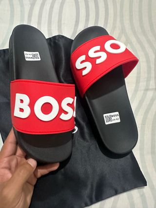 Chanclas BOSS rojas y negras, talla 42
