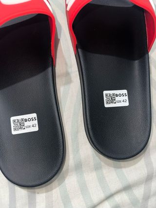 Chanclas BOSS rojas y negras, talla 42