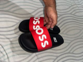 Chanclas BOSS rojas y negras, talla 42