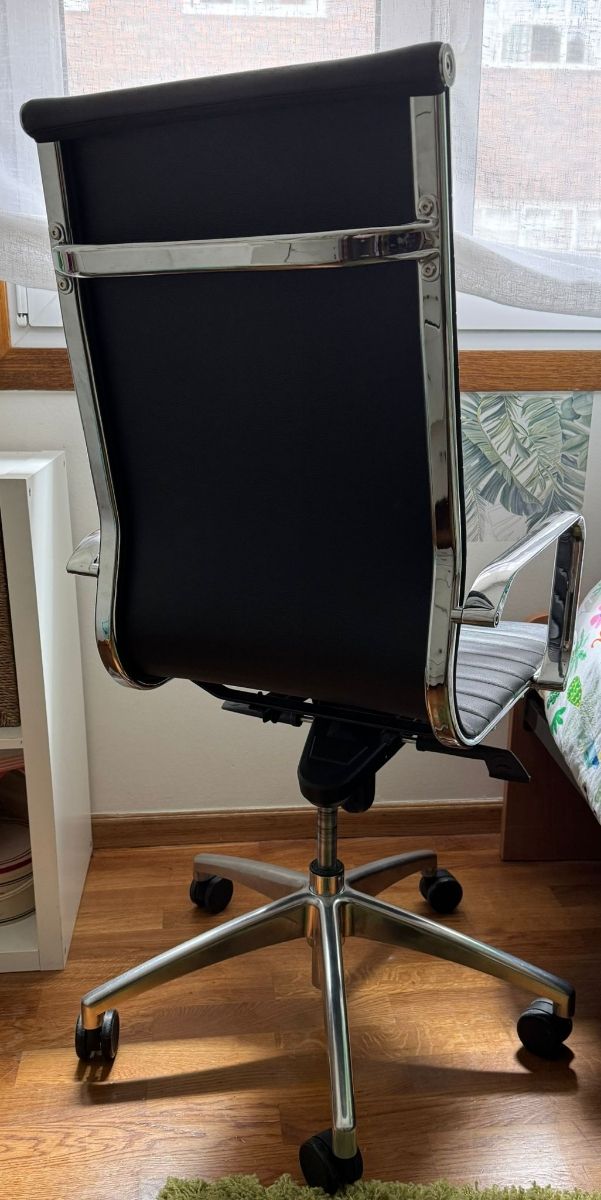 Sillón oficina giratorio negro