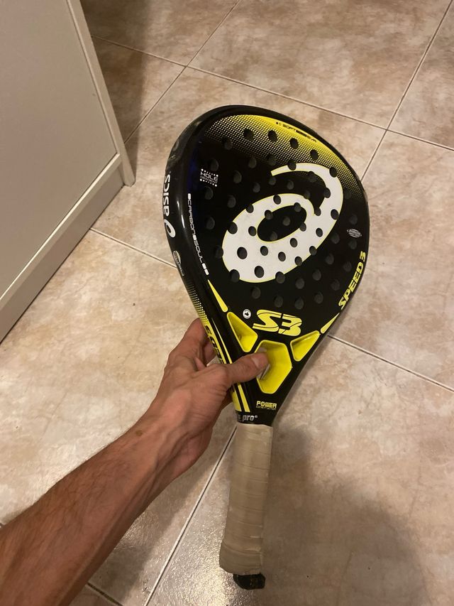 Pala padel Asics s3 speed.