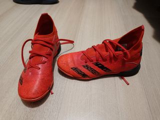 Botas Adidas Predator de fútbol sala, talla 35