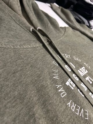 Sudadera verde militar capucha