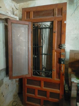 Puerta rústica de madera maciza 