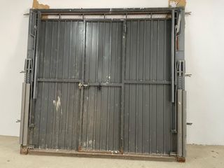 Puerta garaje abatible metálica