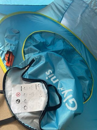 Piscina infantil con sombrilla