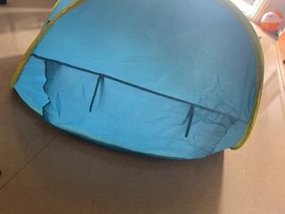 Piscina infantil con sombrilla