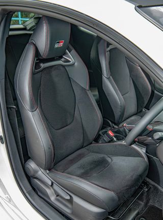 Asientos deportivos Toyota GR Yaris