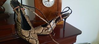 Tacones serpiente Zara