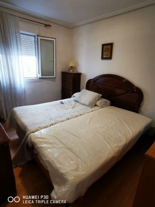 2 camas articuladas madera marrón 
125€ unidad