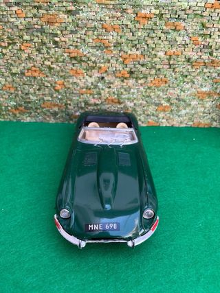 Jaguar XK-E 4.2 Litros – Escala 1:16 – Polistil