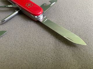 2 Canivetes Victorinox: Mountaineer & Hiker