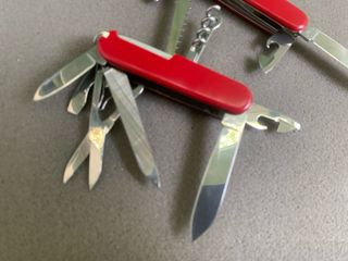 2 Canivetes Victorinox: Mountaineer & Hiker