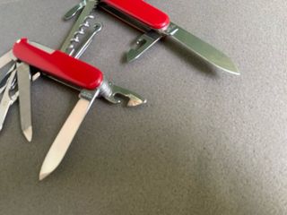 2 Canivetes Victorinox: Mountaineer & Hiker