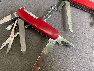 2 Canivetes Victorinox: Mountaineer & Hiker