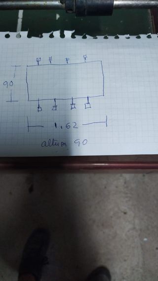 Futbolín antiguo de madera