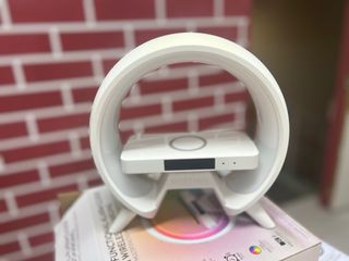 Lampara LED RGB con cargador inalámbrico