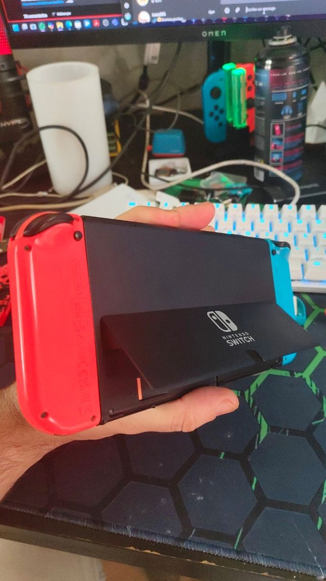 Nintendo Switch OLED - blu e rosso da 1 TB