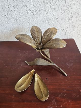 Cenicero bronce flor vintage