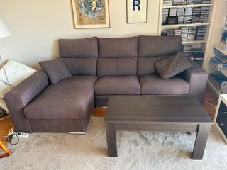 Sofá chaise longue gris + mesa + cojines