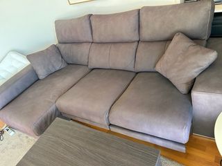 Sofá chaise longue gris + mesa + cojines