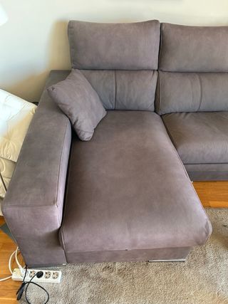 Sofá chaise longue gris + mesa + cojines