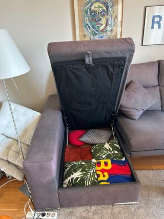 Sofá chaise longue gris + mesa + cojines