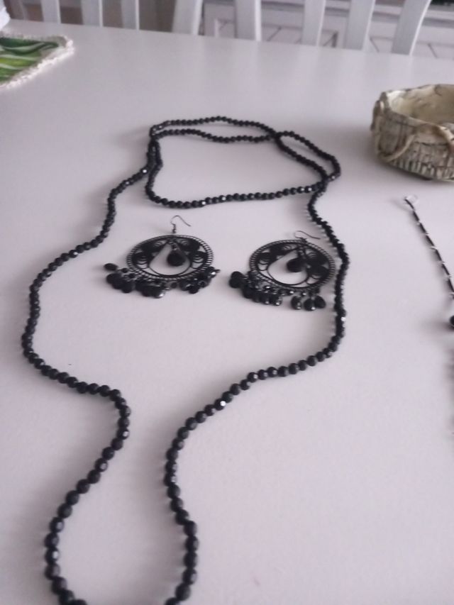Collares negros & joyero de ceramica