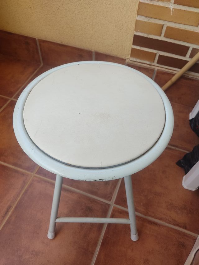 Taburete blanco vintage