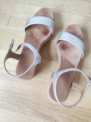 Sandalias plataforma Unisa doradas