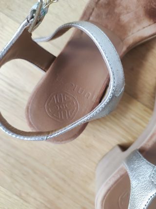 Sandalias plataforma Unisa doradas
