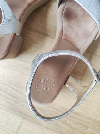 Sandalias plataforma Unisa doradas