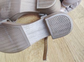 Sandalias plataforma Unisa doradas