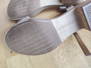 Sandalias plataforma Unisa doradas