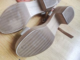 Sandalias plataforma Unisa doradas