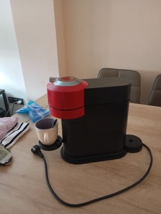 Cafetera Nespresso roja