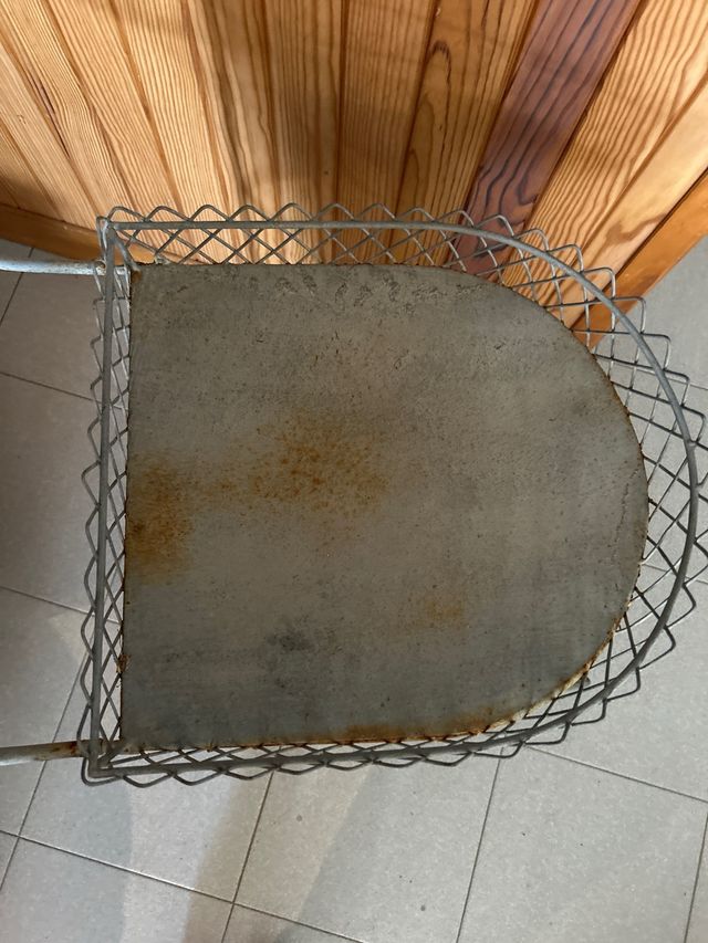 Carrito de jardín metálico .