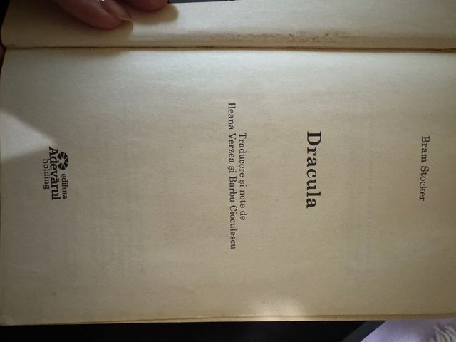Bram Stocker Dracula in romaneste (rumano)