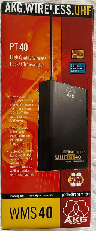 Sistema de sonido AKG SR40 y accesorios.