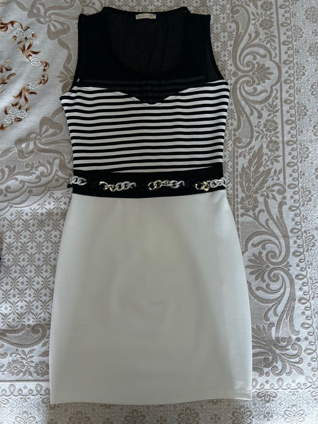 Vestito bianco e nero a righe