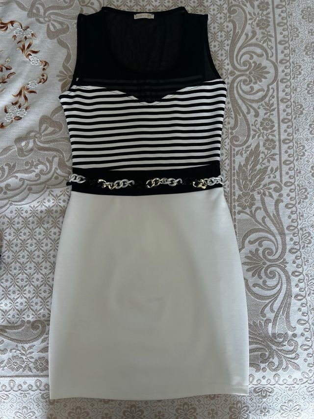 Vestito bianco e nero a righe