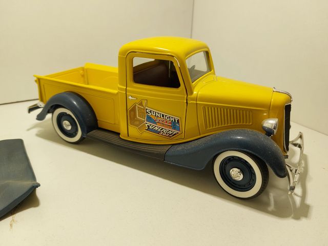 Ford V8 1934 - Scala 1/18 MRCA SOLIDO NO SCATOLA